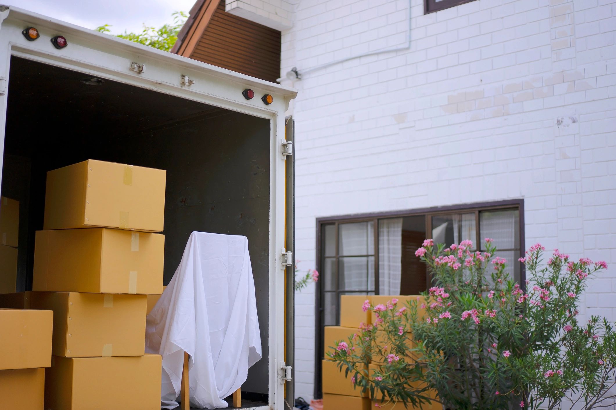 Moving team carrying items into a home