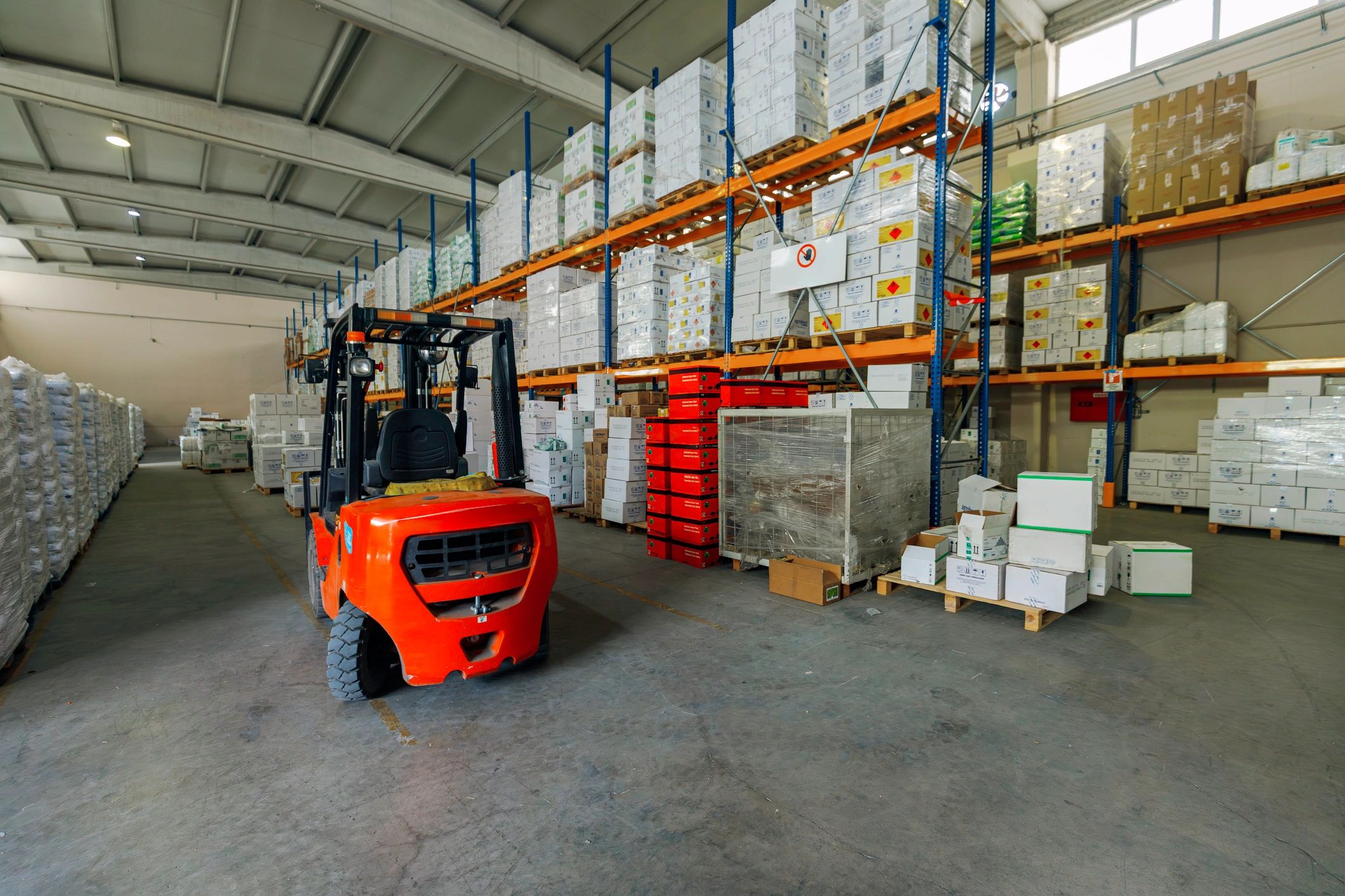 Warehouse and cargo handling for part-load transport